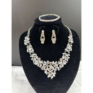 3 Pcs/set women rhinestone  Necklace, braclet and clip  on earrings SKU 174